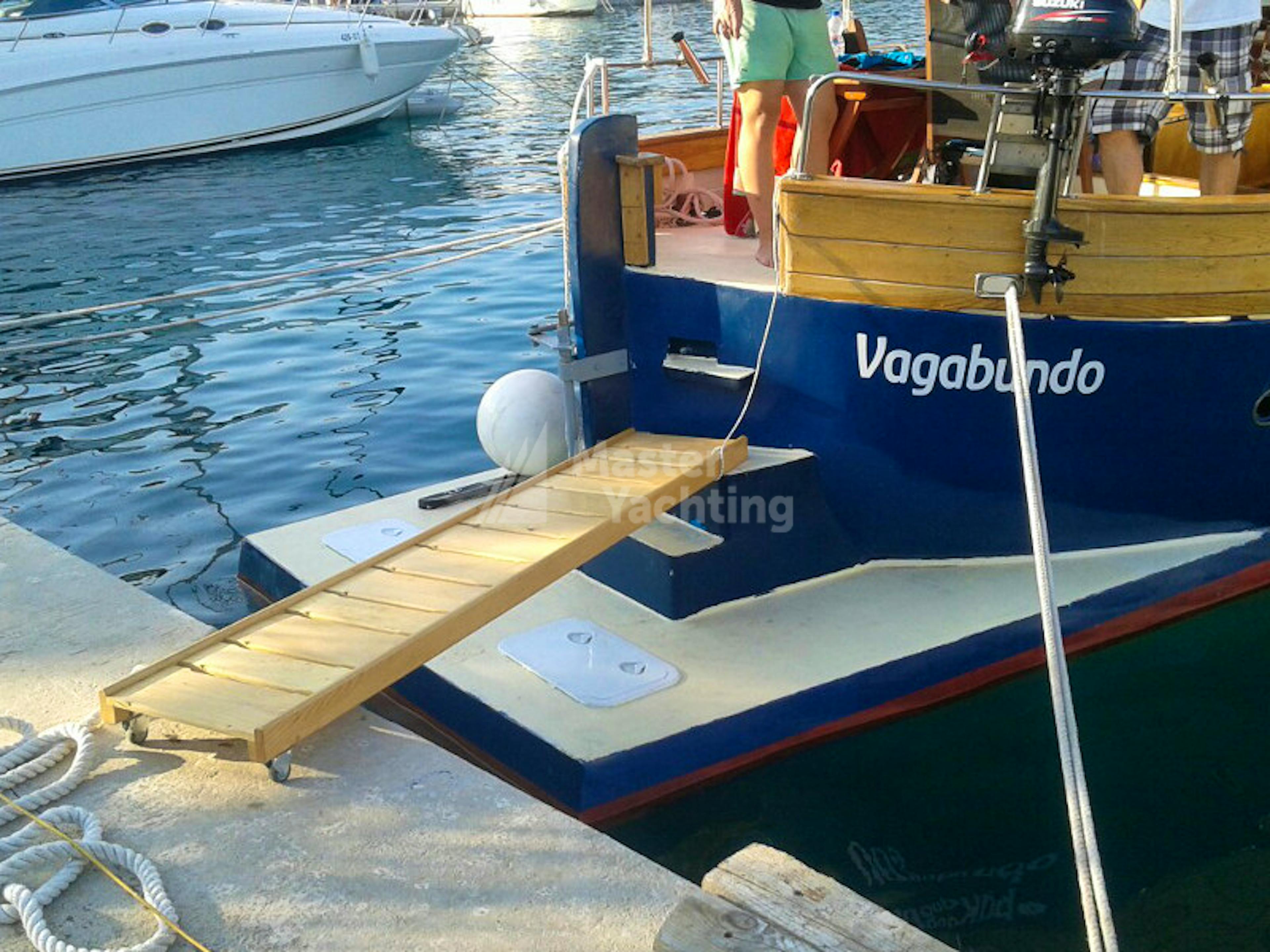 Wooden Boat Leut
