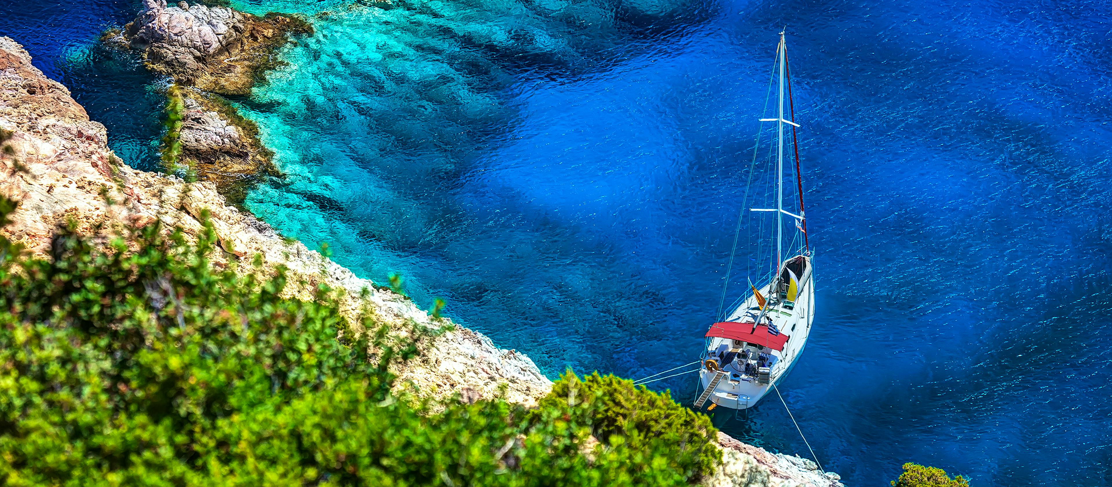 The best Cyclades Islands to sail around