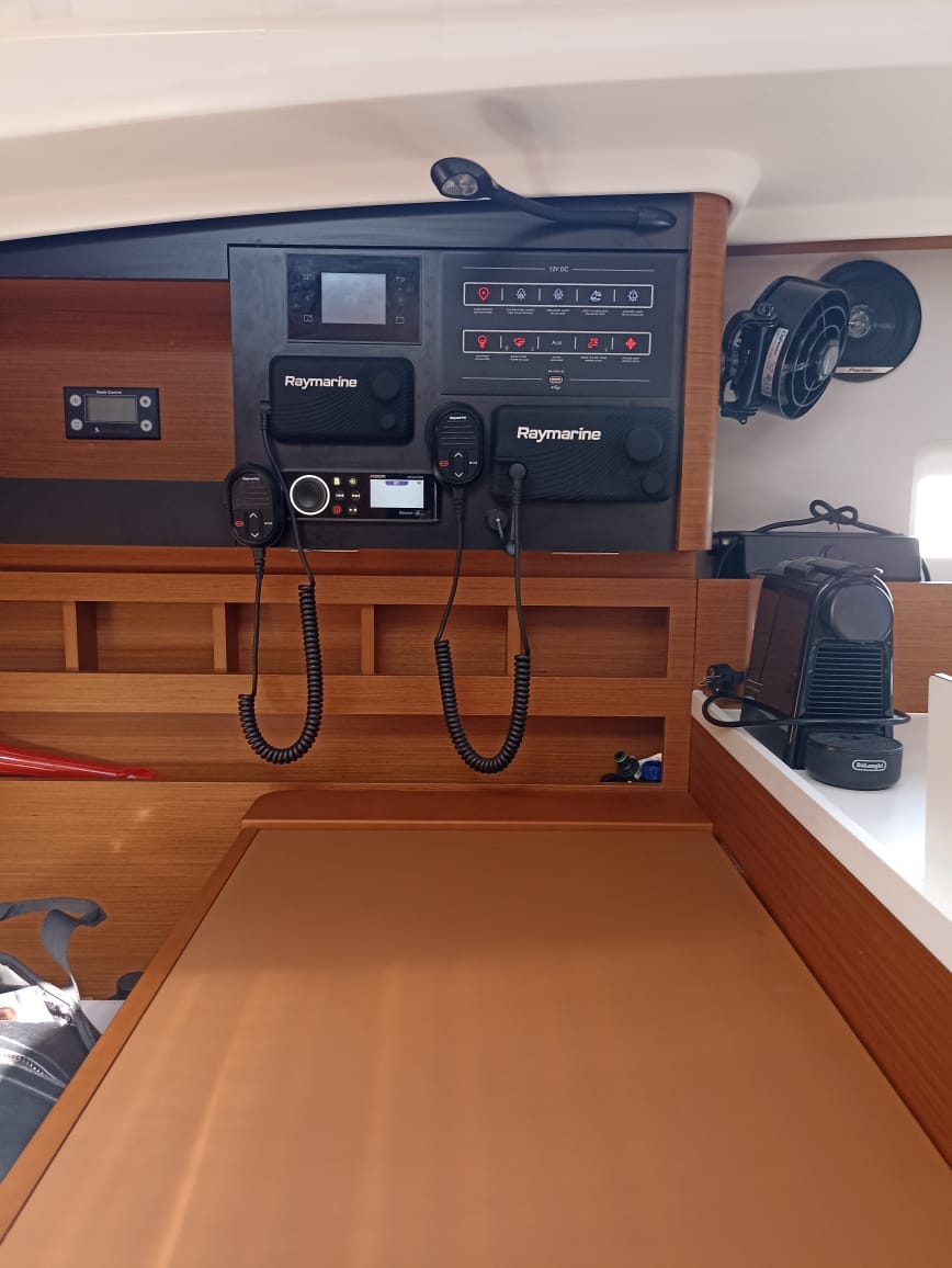 Charter Sailing boat Jeanneau Sun Odyssey 410 in Lefkas, Lefkas Area Master Yachting