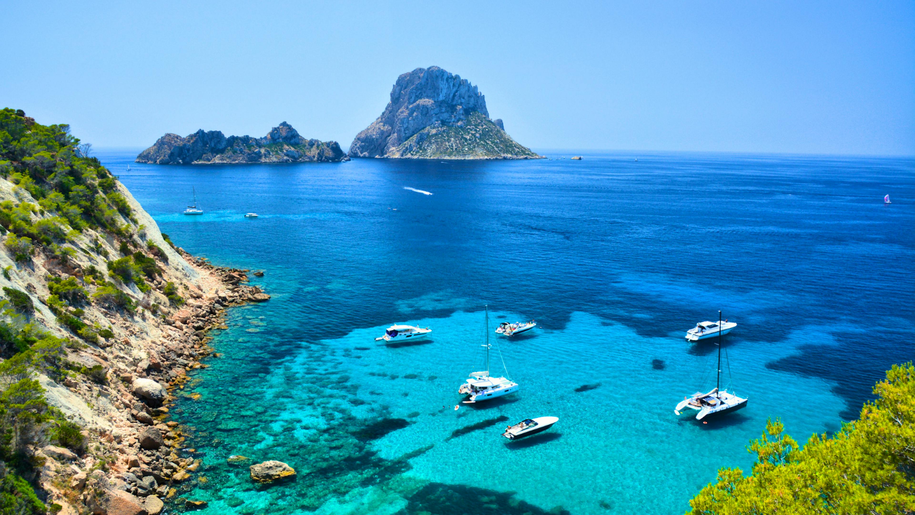 Yachtcharter Ibiza: Eine 7-tägige Segelroute