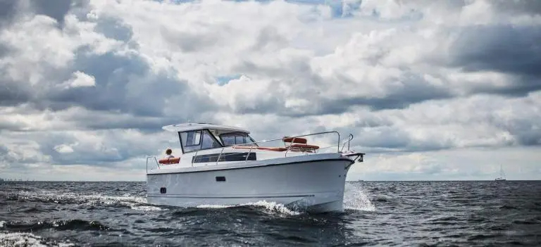 Charter Power boat Nexus Revo 870 Prestige + in Port Sztynort, Great  Masurian Lakes | Sailogy