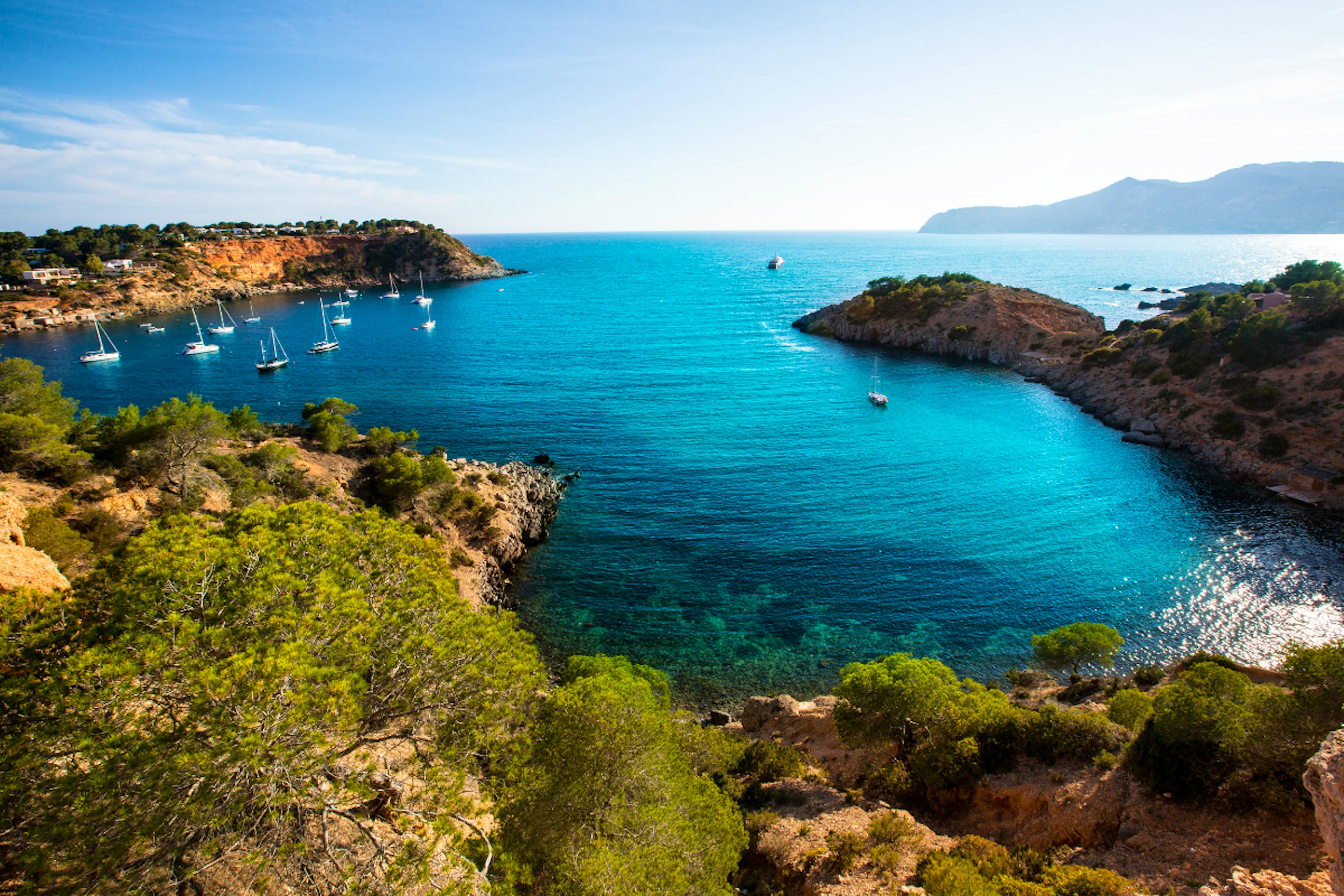 Navigare alle Isole Baleari: La Guida Definitiva per una Vacanza in Barca