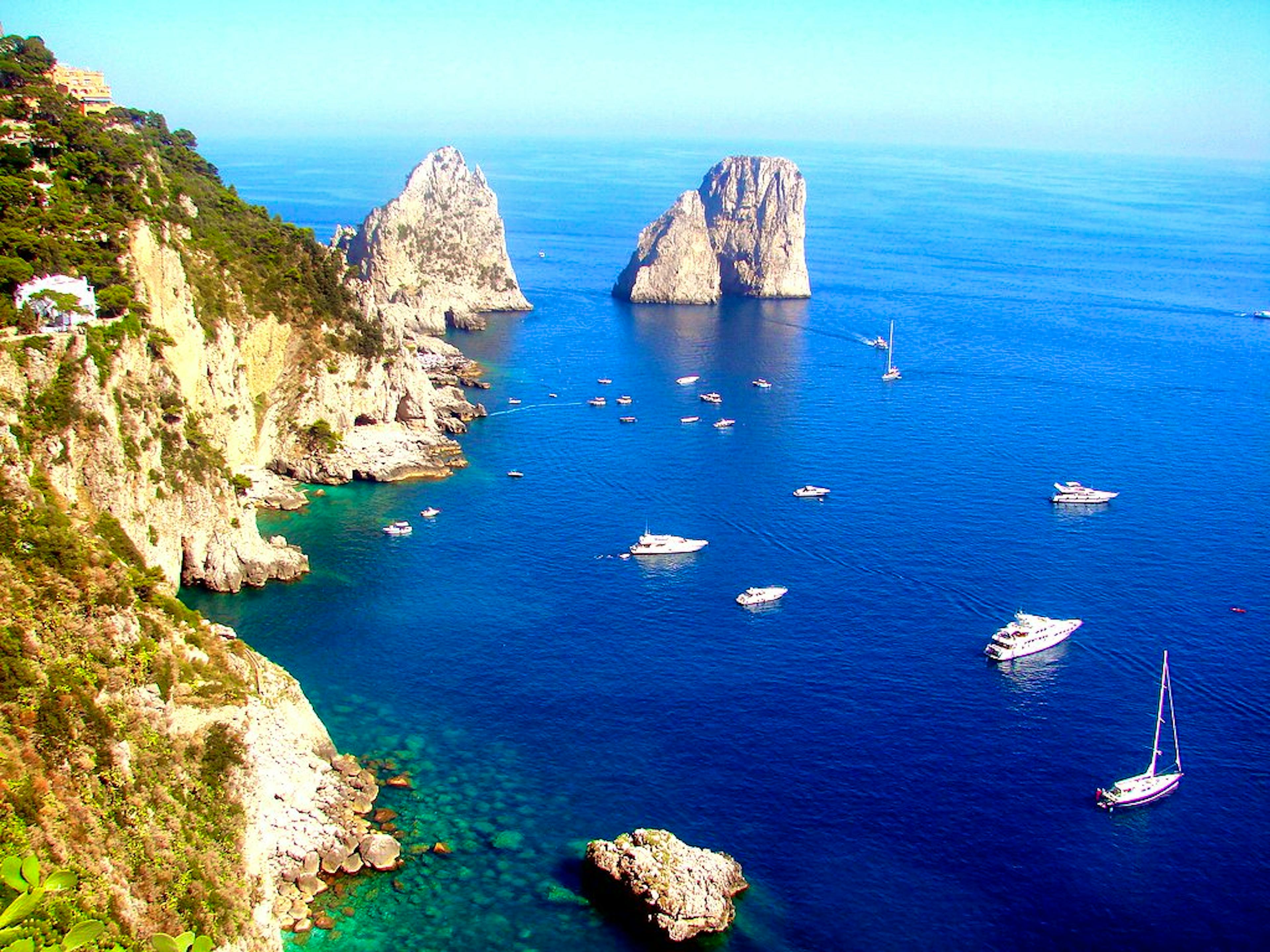 Hire a boat in Capri: Some good reasons why